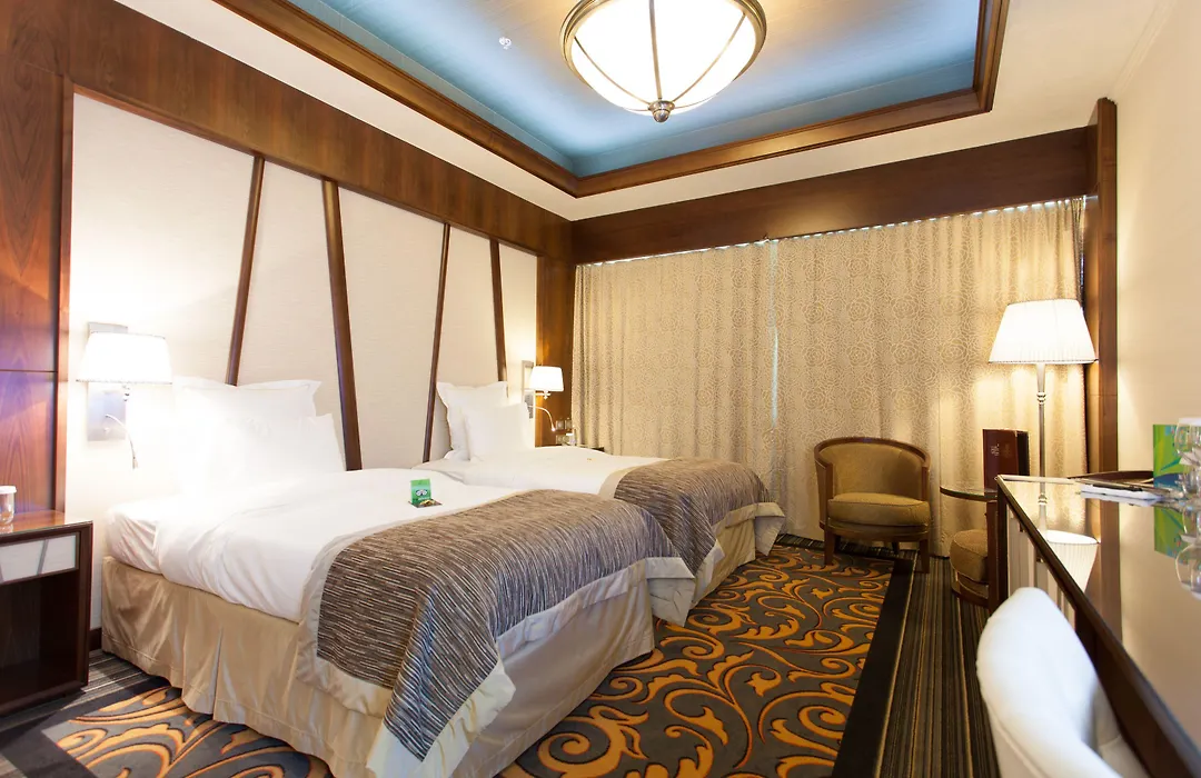Metropolis Hotel-1